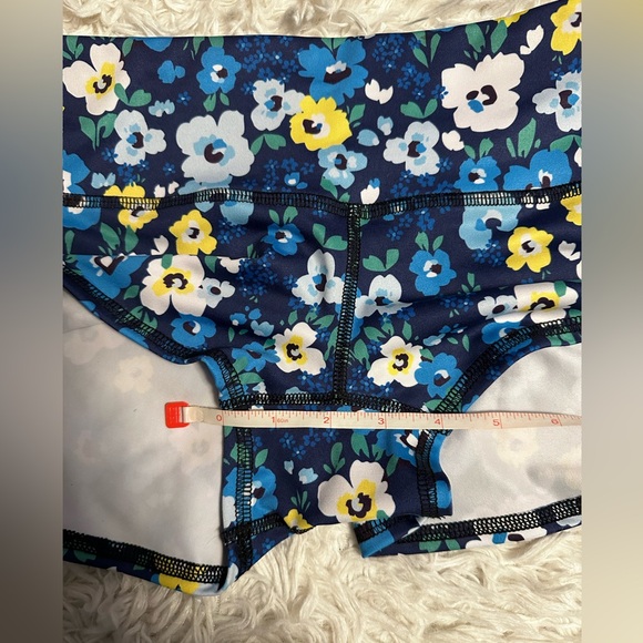 Left Coast Vibes Floral Shorts - Picture 6 of 7